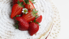 Biscuit succès aux amandes, crème vanille-mascarpone et fraises