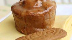 Muffins pomme-spéculos nappés de caramel à la fleur de sel