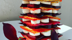 Mille feuilles betteraves-mozzarella aux fruits rouges et feta