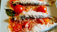 Sardines à la plancha, granité de tomates et tuiles de parmesan