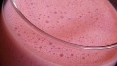 Lassi à la grenade et sirop d'agave