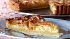 Tarte aux prunes jaunes et amandes
