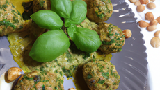 Boulettes d'agneau presto pesto aux herbes croquantes