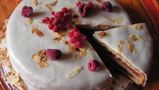Gâteau aux fruits rouges et aux amandes