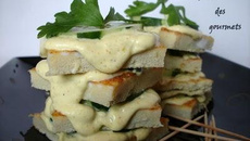 Petits sandwichs d'omelette au curry et au concombre