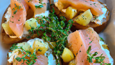 Toasts de pommes de terre au saumon