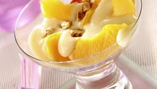 Crème d'abricots aux pêches et brisures de gaufres au miel