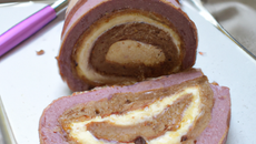 Bûche à la crème de marrons et chocolat mauve