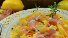 Tagliatelle au citron, jambon cru ou speck et ruguette