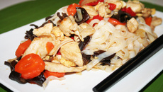 Nouilles sautées au poulet sauce soja