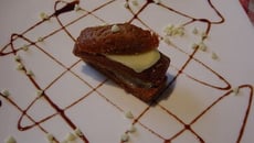 Mille feuilles de pain d'épices au chocolat blanc et à la pomme