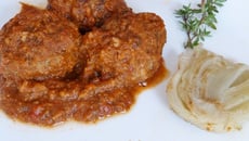 Boulettes de bœuf sauce tomate poivrons et aubergines