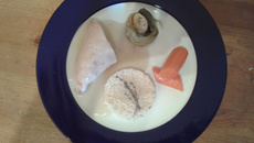 Poularde pochée sauce suprème riz pilaf