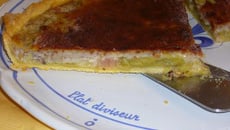 Tarte à la rhubarbe et noix de pécan