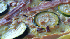 Quiche à la courgette, aux lardons et à la crème