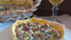 Tarte au thon, gruyère et champignons
