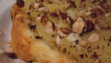 Tatin parmentière au brie, miel et noisettes rapide