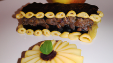 Millefeuilles de boudin noir et purée aux 2 pommes