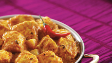 Curry de poulet sauce et pommes de terre (Murgh Aloo Masala)