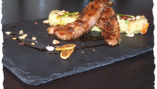 Aiguillettes de canard fermier des Landes panées figues-noisettes et sa polenta crémeuse