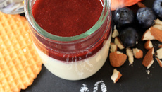 Panna cotta au sirop d'orgeat coulis de mûres