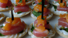 Canapés aux pêches