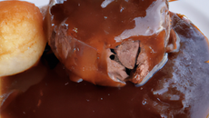 Rôti de bœuf, oeil de ronde sauce brune
