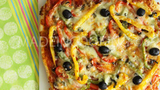 Pizza chorizo et poivrons aux trois couleurs