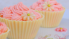 Mousse Tagada en caissette de chocolat blanc