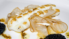 Blancs d'encornets grillés, perles d'Iran