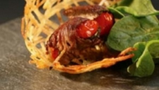 Nid de pommes de terre et roulade de bœuf à la sauge