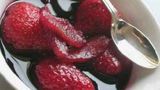 Soupe aux deux fraises et à l'hibiscus