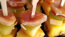 Brochettes apéritives sur ananas