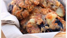 Cookies au fromage de brebis et confiture de cerises noires