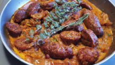 Rougail de saucisses au safran et au thym