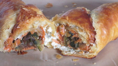 Minis croissants feuilletés au saumon et courgettes