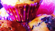 Muffins aux myrtilles et aux éclats de nougat