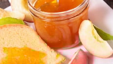 Confiture de pêches et de poires