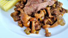 Gigot d'agneau aux girolles