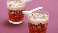 Espuma de mousse de canard, concassé de figues et grenade façon Compagnons du Goût