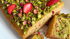 Cake aux fraises et aux pistaches