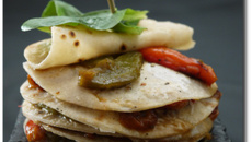 Mille feuille de crêpes et poivron au fromage frais