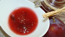 Confiture de prunes rouges