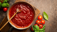 Sauce tomate express avec des tomates pelées