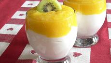 Mousse lègère au coulis de mangue