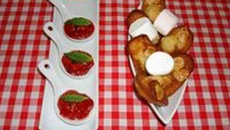 Cuillères poivrées au confit de fraises, miel et porto rouge, madeleines à la guimauve fraise