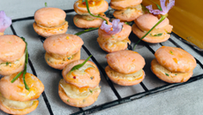Macarons saumon-ciboulette pour un apéritif dînatoire