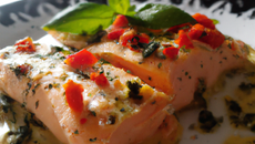 Parmentier de saumon et son coulis de poivrons au basilic