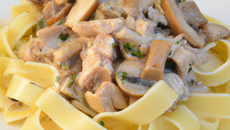 Tagliatelles au thon blanc et aux champignons d'automne