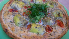 Quiche light au thon, tomates cerise et cœurs d'artichaut, origan et piment d'Espelette
